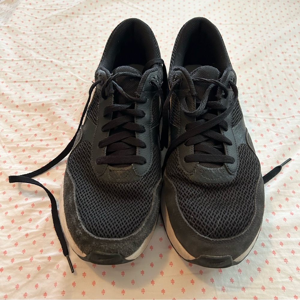 Black Nike Air Sneakers
